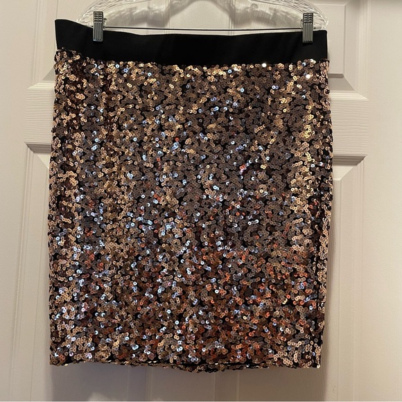 NWT Torrid Black Gold Sequins Straight Pencil Knee Skirt Cocktail Disco Size 1 - Picture 1 of 5
